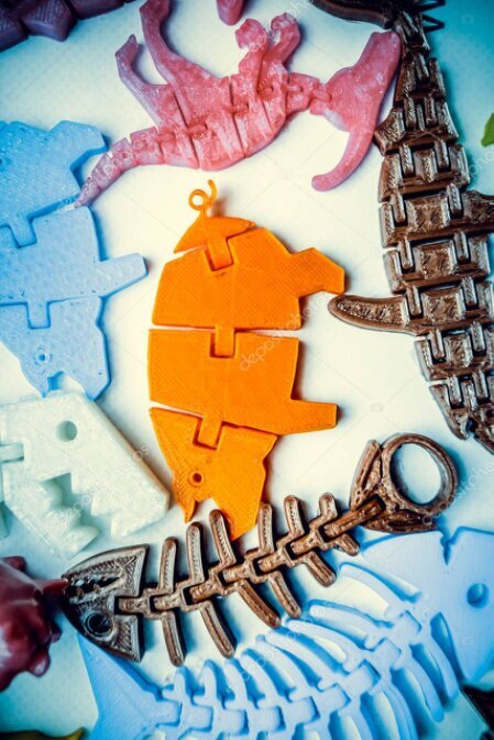 Detailaufnahme eines 3D‑Drucks mit feinen Schichtlinien