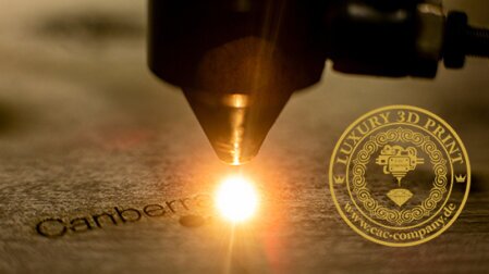 Lasergravur auf Holz mit feinen Linien